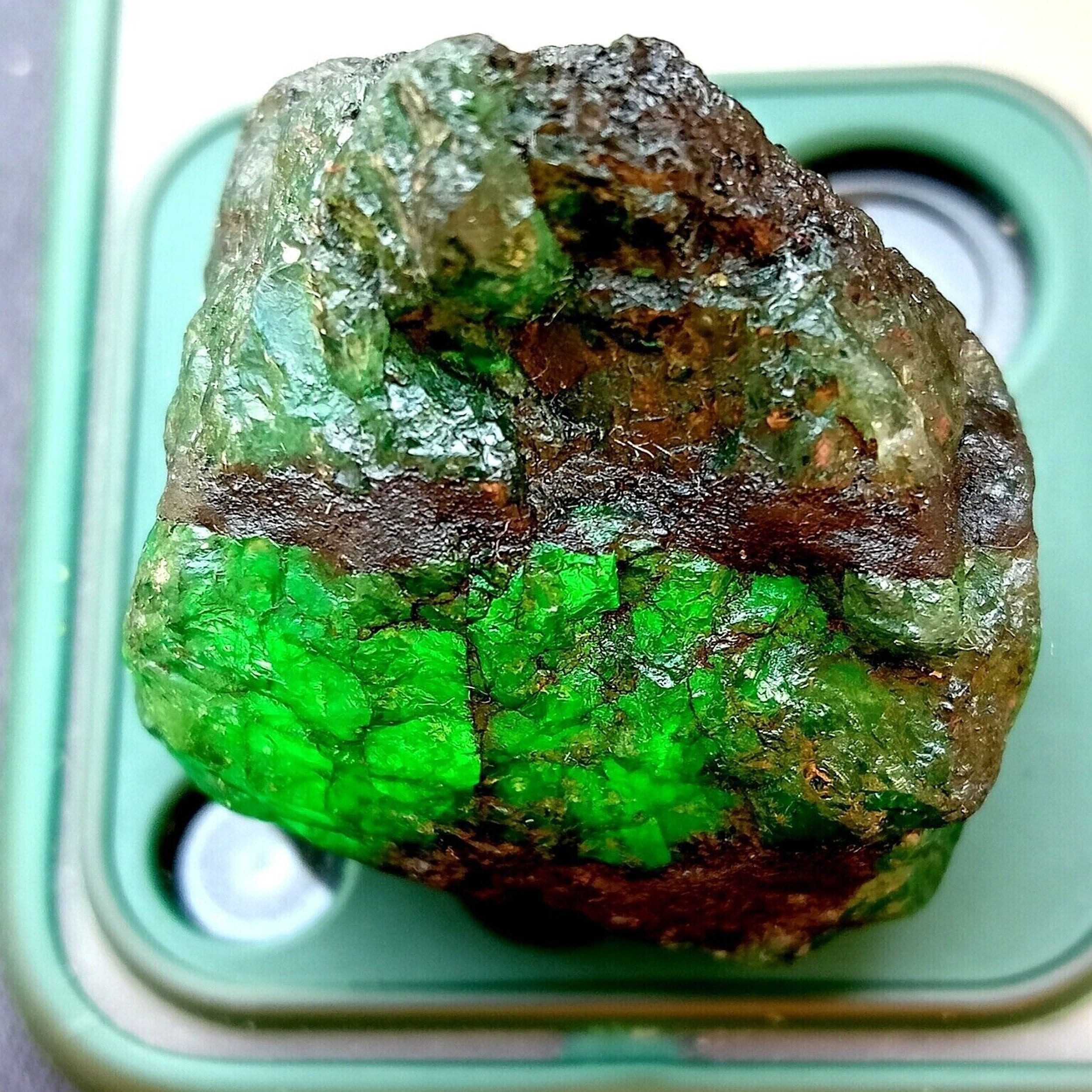 Émeraude Naturelle De Colombie 11,32 Carats - Avec Certificat GIL, Traitement Huilage - Qualité Excellente
