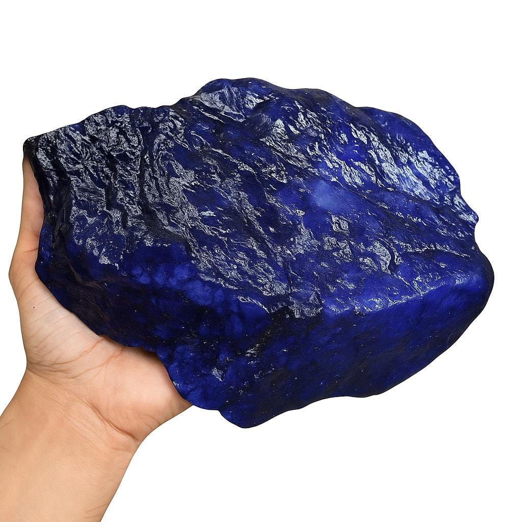 3500カラットの天然ブルーサファイア原石｜ステートメントジュエリー