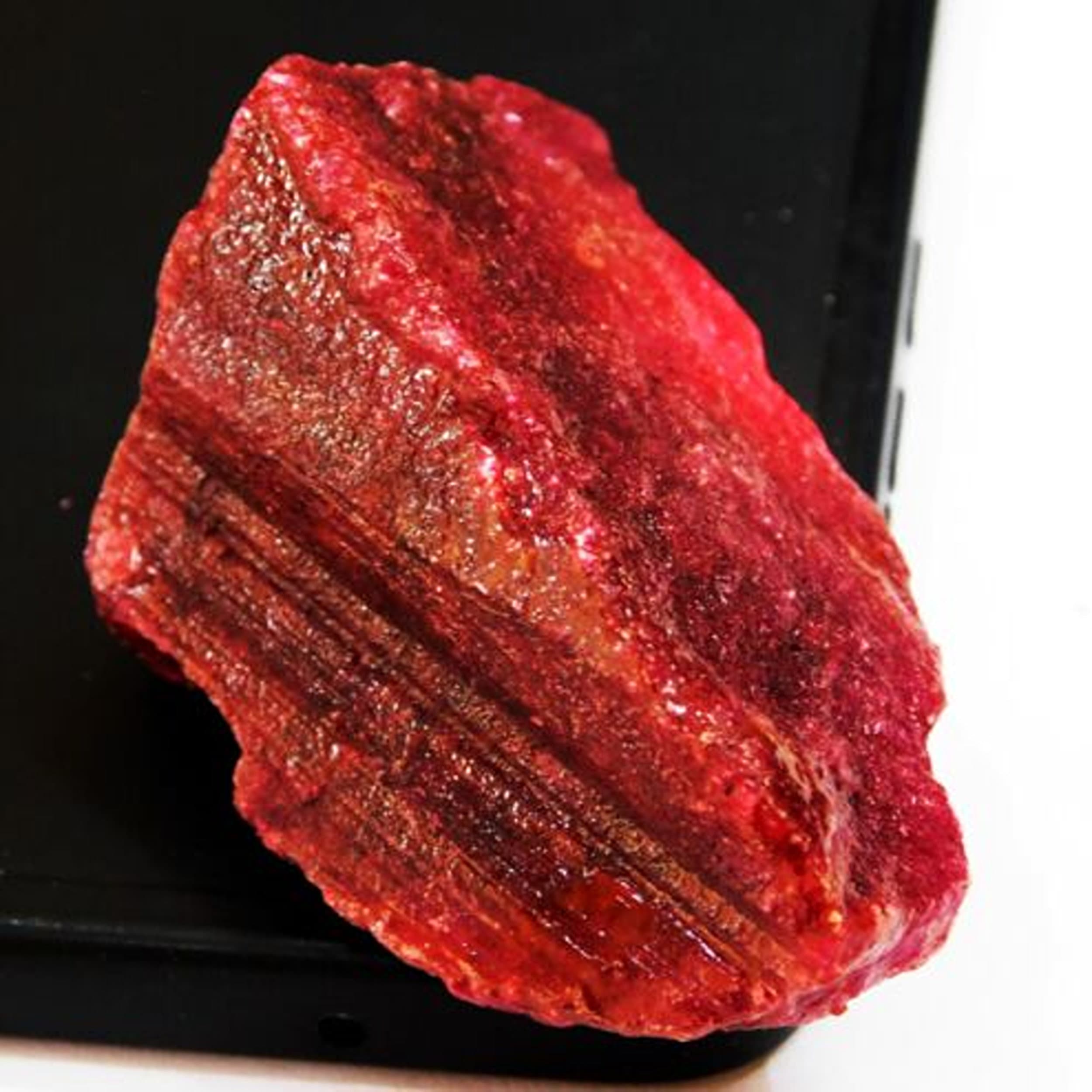 ★追跡&関税込【Lack of Color】The Sierra Ruby DYED NATURAL CERTIFIED 4025 CT AFRICAN BLOOD RED RUBY ROUGH