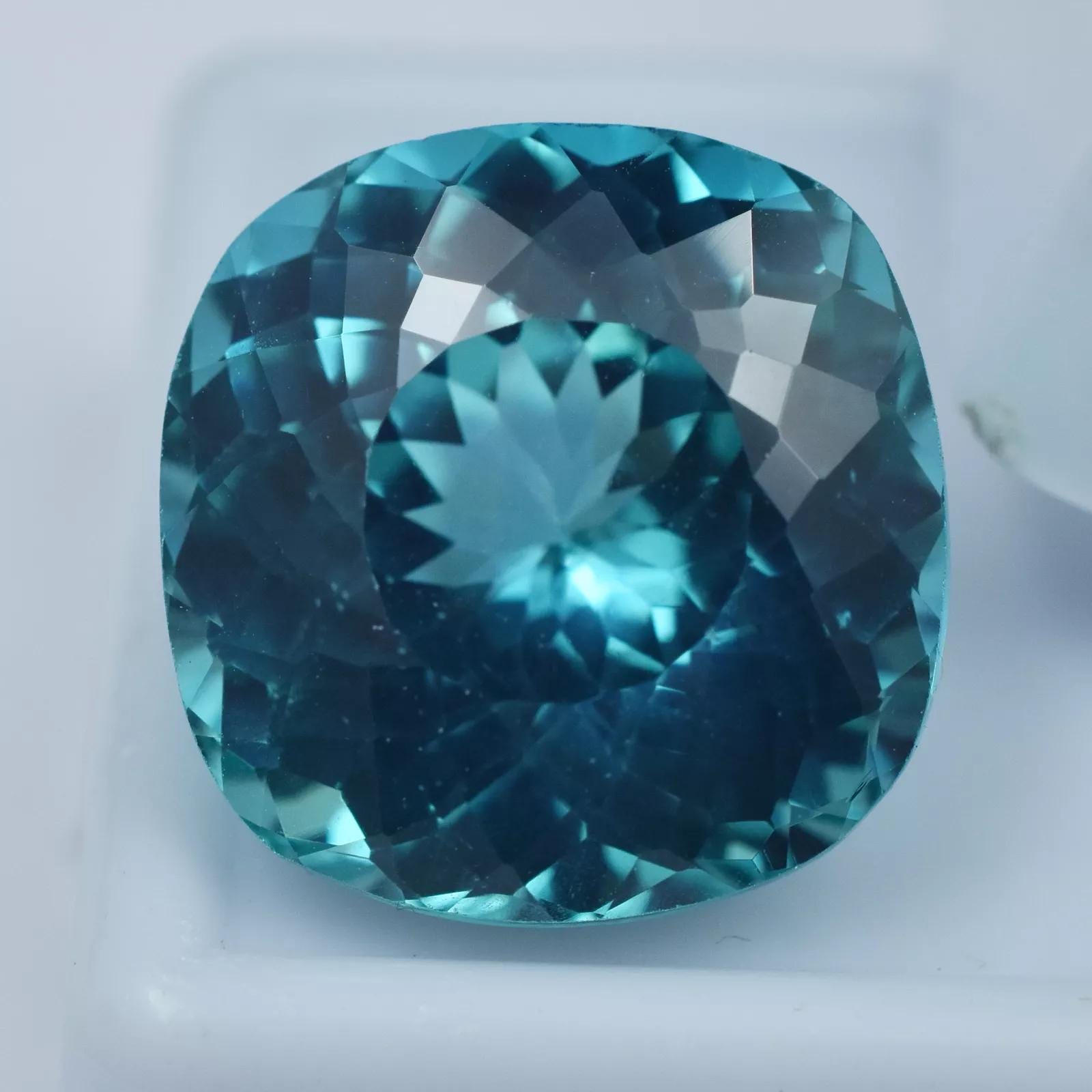 Saphir Vert Naturel Du Montana 8,30 Ct Coussin - Certifié, Qualité Excellente