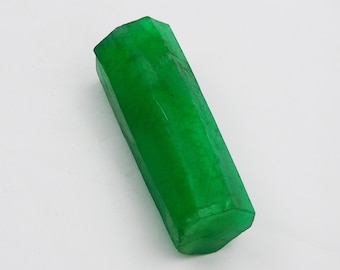Natural Colombian 555-620 Ct Certified Green Emerald Raw Healing Earth-Mined Glorious Chunk Uncut Shape Green Rough Excellent Quality Rough