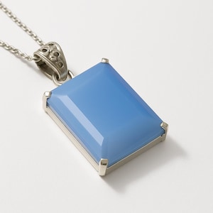 Halskettenanhänger mit neonfarbenem, smaragdförmigem, blauem Opal (85 Karat) | Zertifiziertes 925er Sterlingsilber | Natürlicher Edelstein