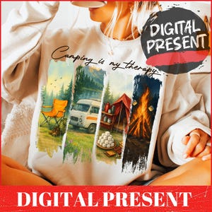 Le camping est ma thérapie PNG, équipage de camping Png, chemise de camping-car Png, conception de sublimation de feu de camp, aventure en plein air Png téléchargement de fichier numérique