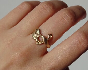 Koi Fish Ring ∙ The fluidity of ink painting, carved into a ring of solid gold.