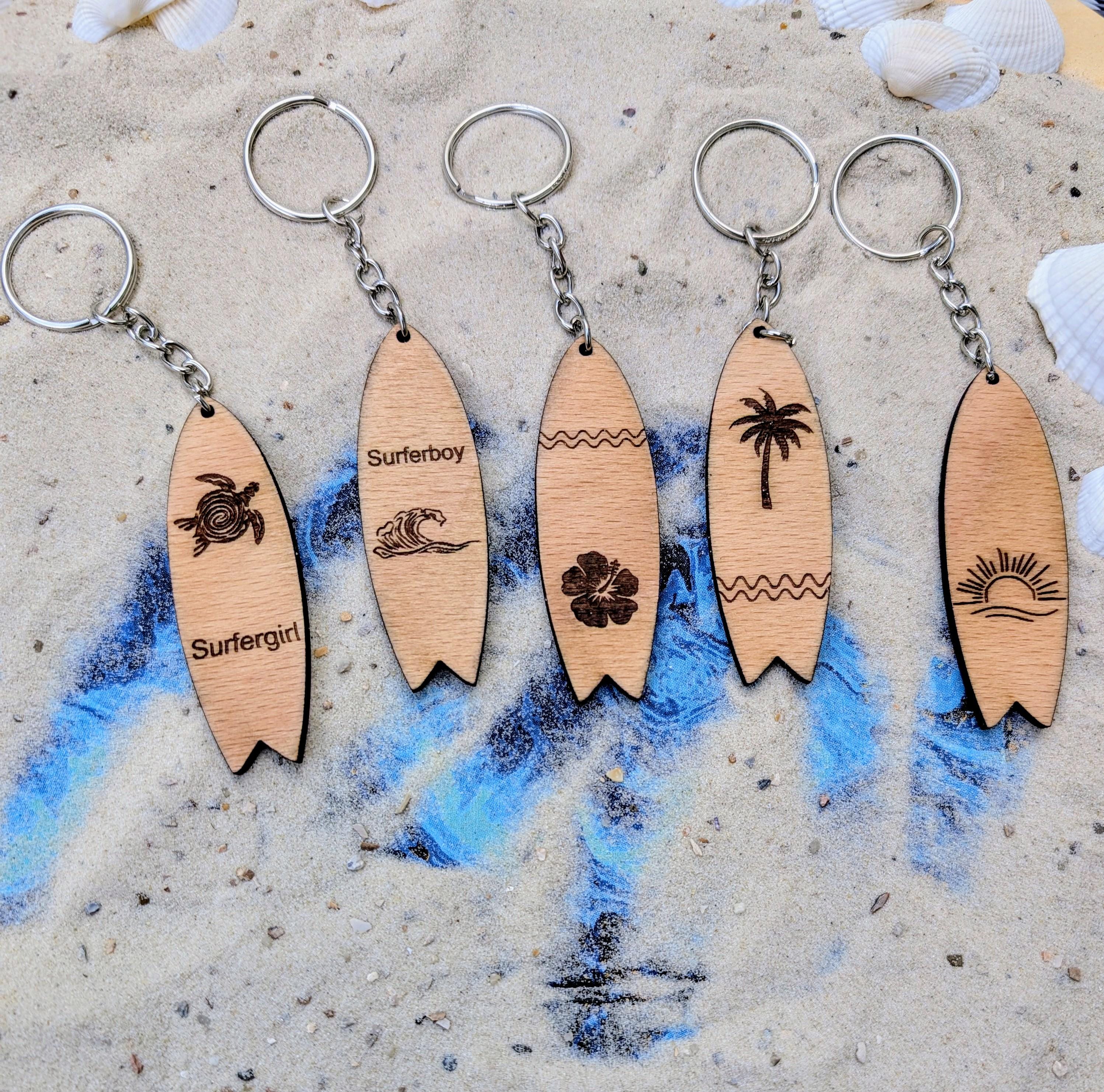 Acryl Schlüsselanhänger Surfbrett Mit Krabbe – Strand-Design, Karabiner, Sommer-Geschenk (55mm)