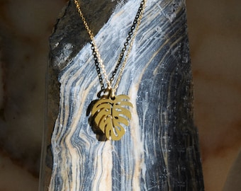 Collier feuille de Monstera en or 14 carats, pendentif feuille, bijoux Monstera pour femme, collier feuille tropicale en or, collier Monstera, bijoux d'été