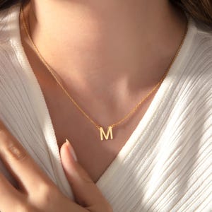 Benutzerdefinierte Anfang Halskette, personalisierte Buchstabe Halskette, zierliche Anfang Schmuck, 14k Solid Gold Namen Halskette, personalisierte Geschenke für Mama