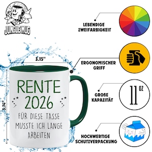 Pu&ograve; includere: Tazza in ceramica bianca con interno e manico verdi. La tazza presenta la scritta "RENTE 2026" in verde, insieme a testo in tedesco. La tazza ha un diametro di 8 cm e un'altezza di 9,5 cm, con una capacit&agrave; di 325 ml.