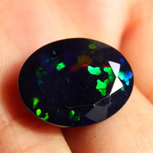 Opale di fuoco nero di grado gemma da 5,60 carati Opale Welo etiope sfaccettato ovale Dimensioni 13x17x6mm Multi fuoco anello opale gioco di fuoco arcobaleno immagine 2