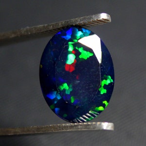 5.60 Carat Gem Grade Black Fire Opal Oval Faceted Ethiopian Welo Opal Taille 13x17x6mm Multi Fire anneau d'opale jeu de feu arc-en-ciel image 3