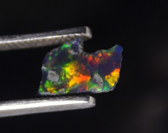 Opale noire éthiopienne naturelle, opale de feu de guérison brute pour bijoux, cristal d'opale Welo, pierre de naissance d'octobre, minéral brut 8x13x2mm, opale pour pendentif