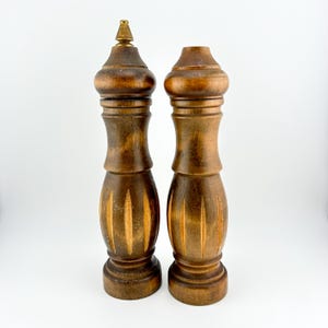 Saleiro e Moedor de Pimenta Altos de Madeira Vintage MCM da Giftcraft Japan