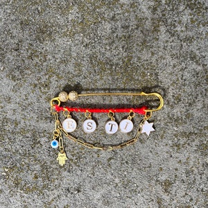 Personlig guldfärgad babynål | onda ögat-nål | barnvagnsnål | dopnål | babyminne | Babyshower-present | Kabbalah-armband | onsie-nål |