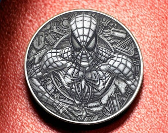 Web-Slinger&#39;s Tribute - Spider-Man Gravierte Messingmünze (Doppelseitig)