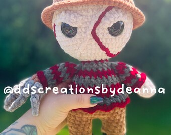 Peluche de Freddy Krueger a crochet – Muñeco de película de terror hecho a mano – Inspirado en Pesadilla en Elm Street – Amigurumi de asesino en serie – Regalo de Halloween