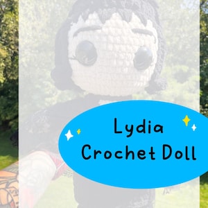 Lydia D. Crochet-knuffel – Handgemaakte kever-geïnspireerd filmpersonage – Gothic Halloween- of kerstcadeau – Spookachtige amigurumipop