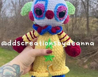 Korte gehaakte clown knuffel | Pluche filmfiguur clown | Slasher-clownpersonage | Halloweendecoratie | Halloween-cadeau | Eng personage