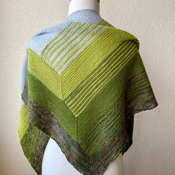 PDF Knitting Pattern ISOMETRIC SCFREENSHOT striped triangle shawl masculine unisex handknitting shawl pattern