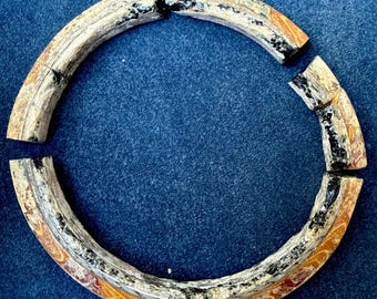 Fragments de bracelet jonc ancien en verre - Trouvé