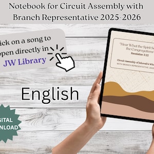 Op de afbeelding: Een digitale download notebook voor de Circuit Assembly van Jehovah's Getuigen met Branch Representative 2025-2026. De tablet toont de tekst "Hoor wat de Geest tot de gemeenten zegt" en een afbeelding van gelaagde aardetinten. Inclusief een knop om liederen te openen in JW Library.