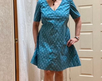 Homemade vintage cotton paisley print dress. Turquoise teal blue A-line flare with back ties. Handsewn 70s 80s era vintage. Country cottage