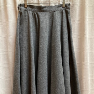Vintage gray wool blend circle style skirt. Chaus label midi length. Size 10 petite