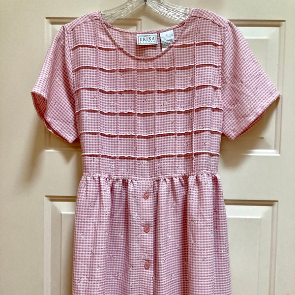 Cottagecore 1990s vintage pink gingham midi maxi dress with flowers. Erika Studio. Decorative crisscross windowpane style pin tucks.