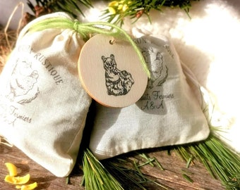 2 Forest sachets with scented honey, fir, pine, natural and ecological beeswax deodorizer for drawer, wardrobe. Nontoxic