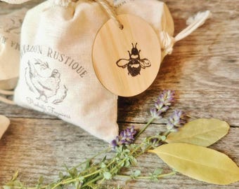 4 Natural and eco-friendly aromatic moth repellent sachets for drawers, dressers, and wardrobes. Chemical-free repellent