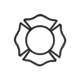 Könnte beinhalten: Eine schwarz-weiße Umrandung eines Feuerwehr-Abzeichens, auch bekannt als Malteserkreuz.