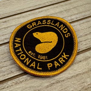 グラスランズ国立公園の刺繍パッチ | アイロン接着 | 縫い付けバッジ | カナダ旅行パッチ | バックパッキング、ハイキング、探検 | カナダの公園