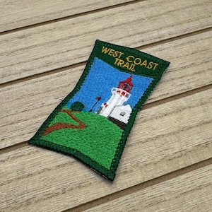 ウエストコーストトレイル刺繍パッチ | アイロン接着または縫い付けバッジ | カナダ旅行パッチ | バックパッキング、ハイキング、探検 | 灯台