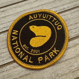 アウユイットゥク国立公園刺繍パッチ | アイロン接着 | 縫い付けバッジ | カナダ旅行パッチ | バックパッキング、ハイキング、探検 | カナダ