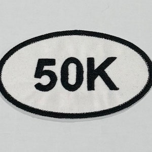 Ultra Marathon 50 KM Läufe Gesticktes Abzeichen oder Patch, 50 KM, Klassisches Weiß & Schwarz, Aufnäher zum Aufbügeln