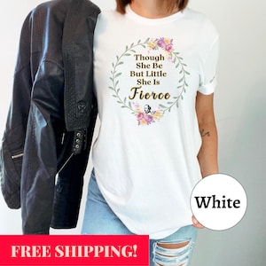 Sebbene sia piccola, è feroce / Maglietta con citazione di Shakespeare / Regalo letterario femminista / Abbigliamento per amanti dei libri / Letteratura classica