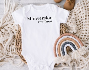 Miniversion von Mama Baby-Body, Niedlicher Baby Strampler, neue Mütter Geschenk Muttertag, Mama Babybody 2024, Mama und Baby