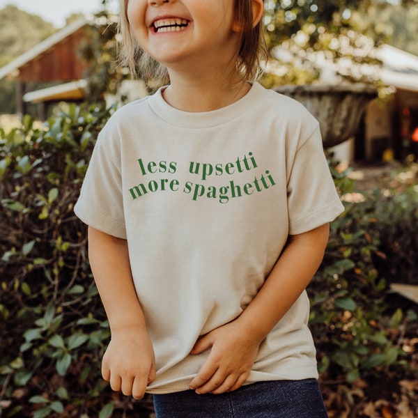 Less Upsetti More Spaghetti, Kids Shirt, Italien Liebhaber Shirt, Minimalistisches Zitat, Wellenschrift Shirt, Pasta Liebe, Geschenk Kind