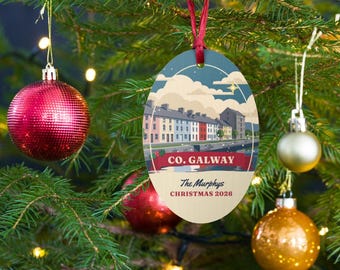 Personalisierter Weihnachtsschmuck aus der Grafschaft Galway, Holzkugel „Long Walk“, Ornament mit irischem Familiennamen, Geschenk aus Galway