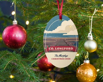 Personalisierte Weihnachtskugel aus Longford, Holzkugel mit Corlea-Bahnlinie, Ornament mit irischem Familiennamen, Geschenk aus Longford
