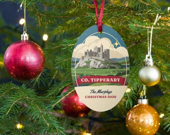 Personalisierter Weihnachtsschmuck aus County Tipperary, Holzkugel „Rock of Cashel“, Ornament mit irischem Familiennamen, Geschenk aus Tipperary