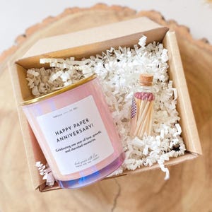 Candela profumata di carta per il primo anniversario con coperchio in metallo, biglietto d'auguri per il primo anniversario, regalo per il primo anno di matrimonio per la sua amica.