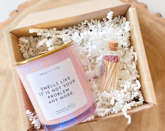 Riecht wie es ist nicht mehr dein Problem Duftkerze mit Metalldeckel Pink Schwarz Weiß Geschenk für Kollegin Ruhestand Neuer Job Scheide