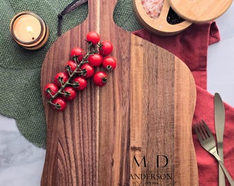 Personalised Acacia Serving Board and Chopping Board | Name & Date Gift | Home Decor | Botanical Design | Gifts for Them | Chic Home Decor