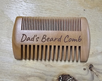 Gepersonaliseerde houten baard- en snorkam – op maat gegraveerd cadeau van perzikhout voor hem