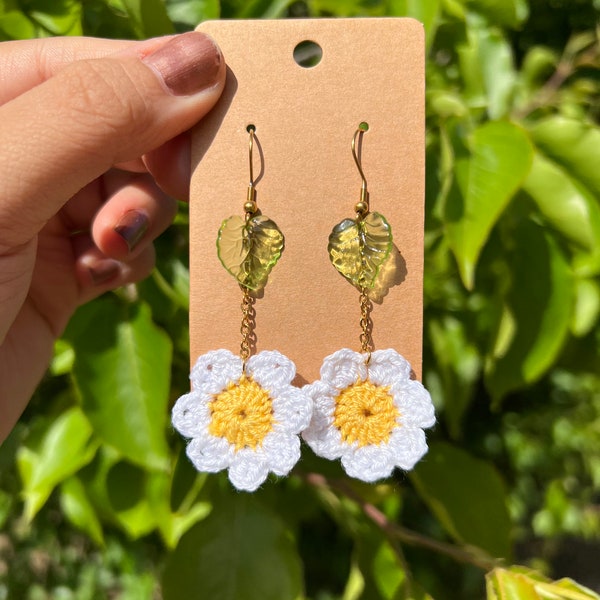 Dangling Daisy crochet earrings