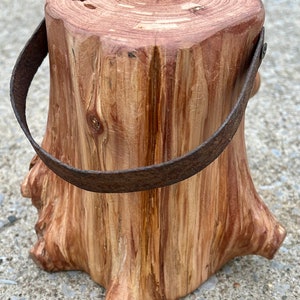 Rustikaler Türstopper aus Holz - Dekorativer Türstopper aus Zedernholz