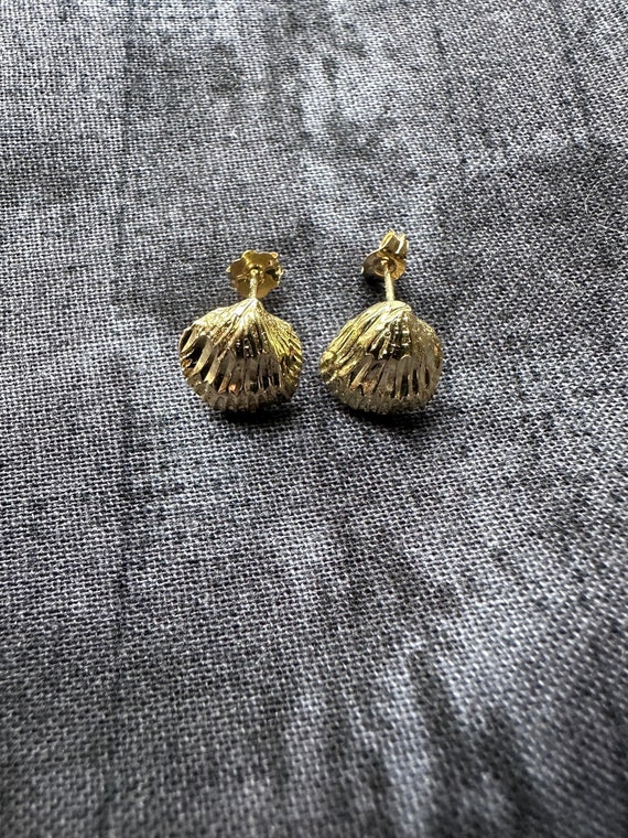 14k Yellow Gold Seashell Stud Earrings 1.8 Grams O