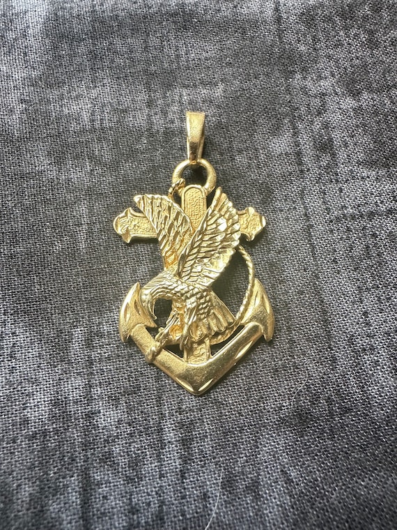 14k Yellow Gold Eagle Landing on a Boat Anchor Cro