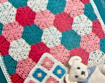 Modello per copertina per neonati esagonale all'uncinetto vintage: download digitale in PDF in stile moderno di metà secolo