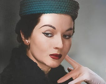 Cappello Pillbox anni '50 quasi gratuito Jackie Kennedy modello cappello all'uncinetto da donna PDF download immediato berretto da uniforme da assistente di volo retrò digitale
